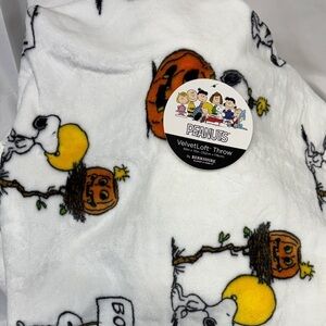 Berkshire Peanuts Snoopy Boo pumpkin VelvetLoft Throw Blanket Multicolor 60x70”